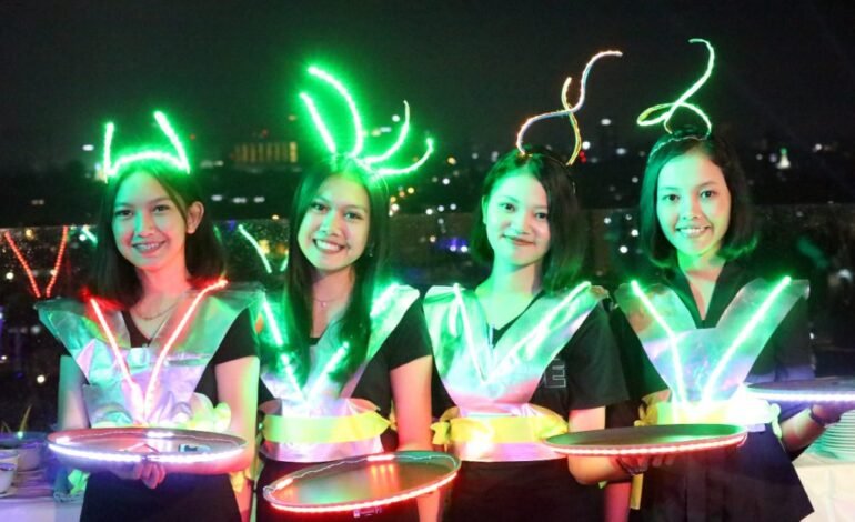 Laser Light And Futuristic Costume Meriahkan Tahun Baru THE 1O1 Hotel Malang OJ