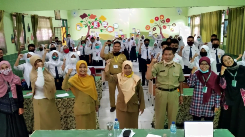 Program Pelayanan Publik SMPN 22 Malang “CONTES Guru”