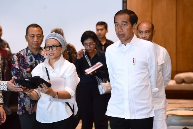 Presiden Jokowi Didampingi Ibu Iriana Tinjau Persiapan KTT Ke-42 ASEAN