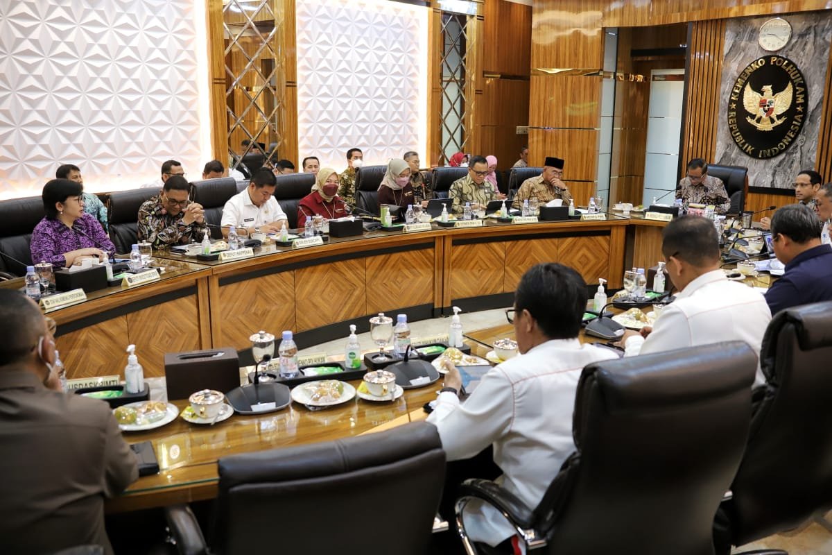 Menteri PANRB Hadiri Rapat Tingkat Menteri