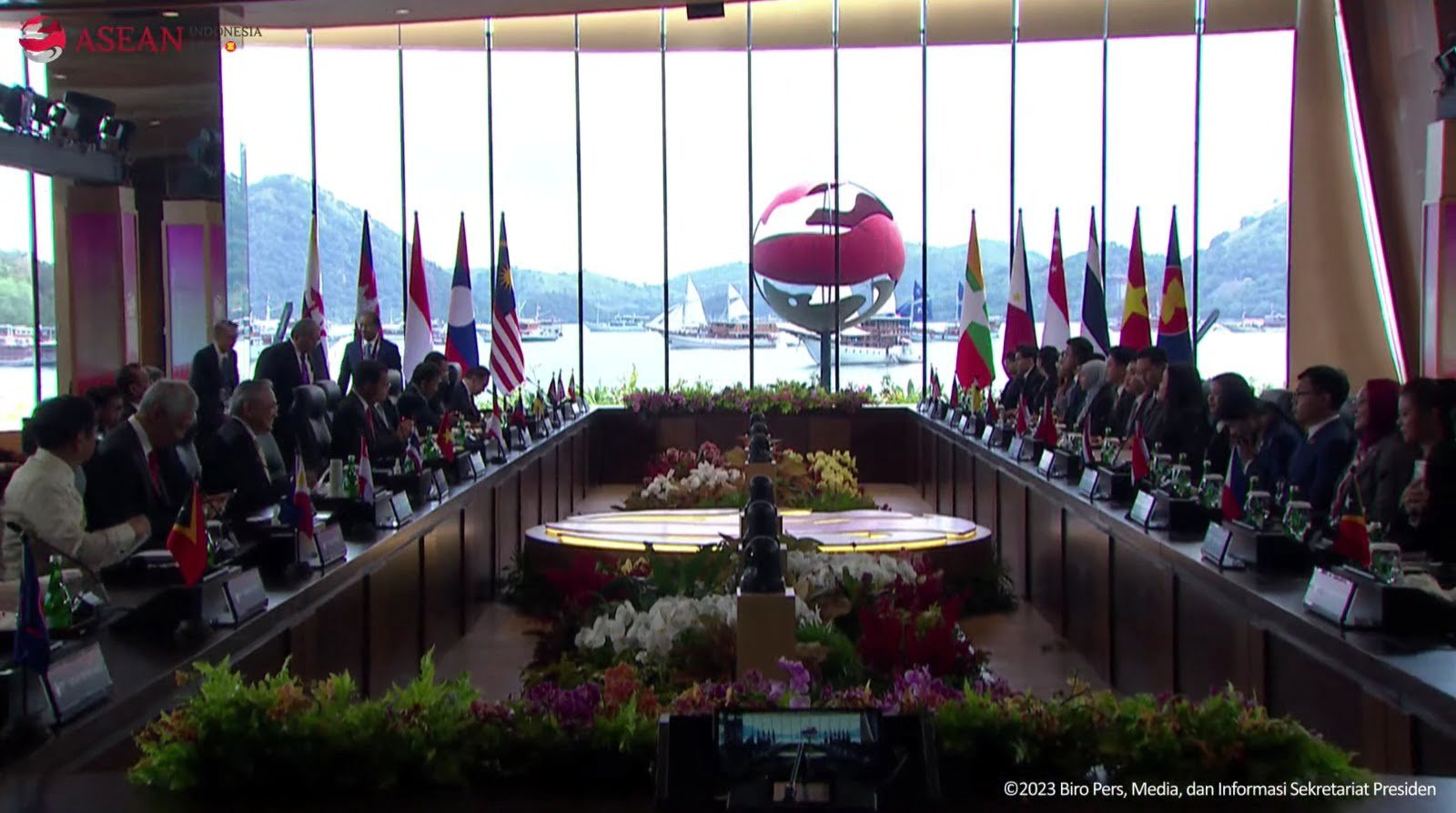 Presiden Jokowi Buka Pertemuan ASEAN Leaders Interface with Representatives of ASEAN Youth di Hotel Meruorah, Labuan Bajo