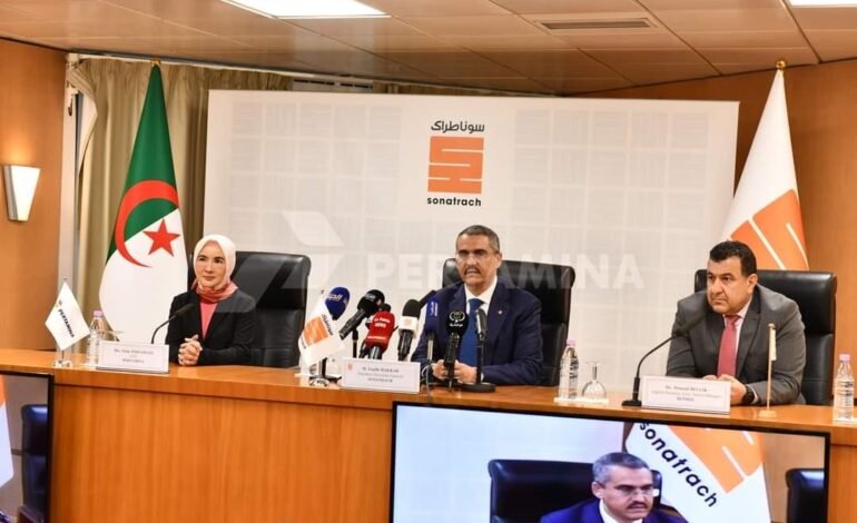 Penandatanganan Kontrak dengan Aljazair