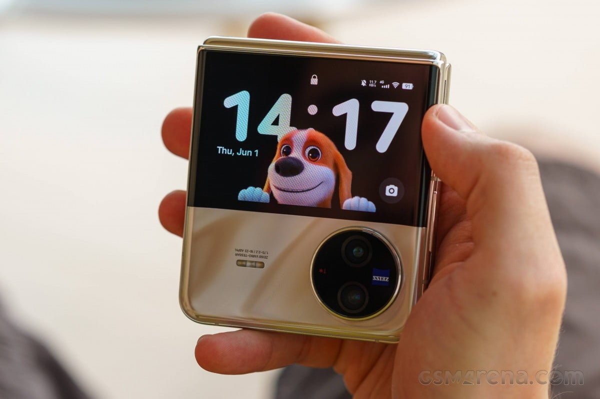 Vivo X Flip, Pesaing Samsung Galaxy Z Flip