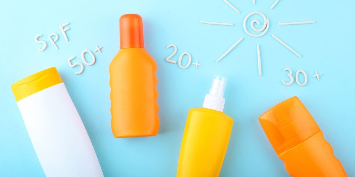 Sunscreen vs Sunblock: Mana yang Lebih Penting?