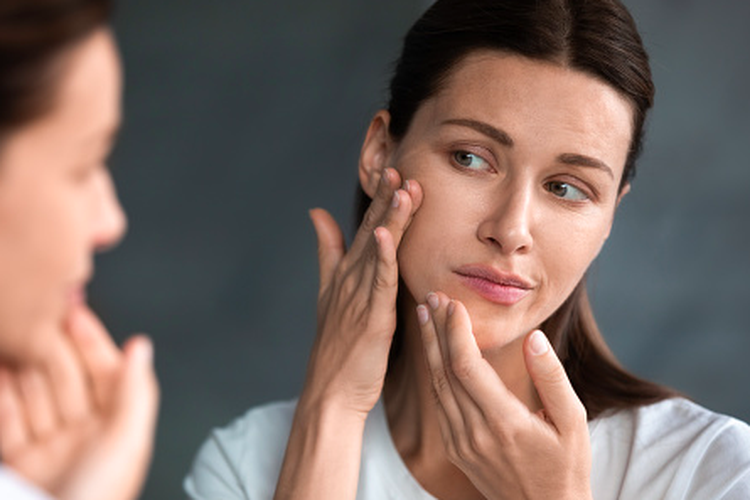 Menjaga Kesehatan Kulit dalam Ruangan Ber-AC: Dampak dan Cara Mengatasinya