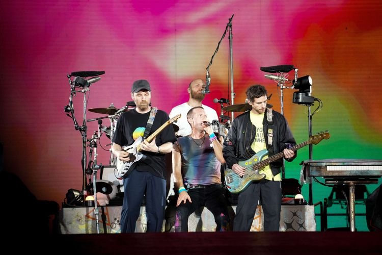 Coldplay di Jakarta: Pantun Kocak dan Harmoni Lagu Membawa Magi di Music of the Spheres World Tour!