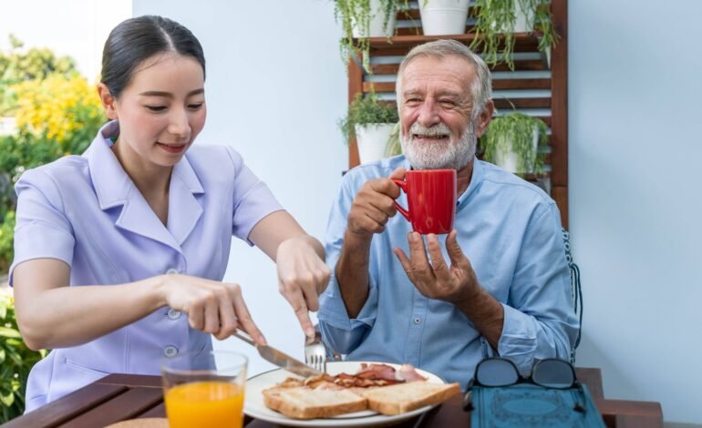 Catat Ya! Tips Lengkapi Nutrisi untuk Lansia Demensia yang Kurang Nafsu Makan