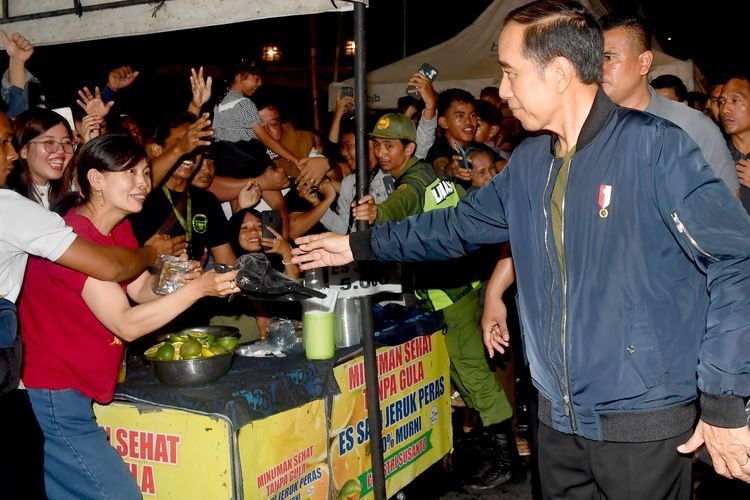 Presiden Jokowi Bersilaturahmi dengan Warga Surakarta Menjelang Tahun Baru