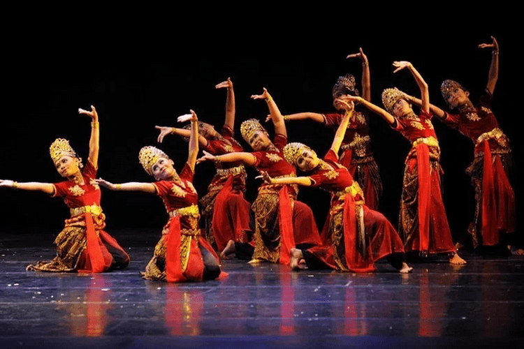 Menghidupkan Kembali Seni Tradisional: Pencarian Identitas Budaya Melalui Kreativitas