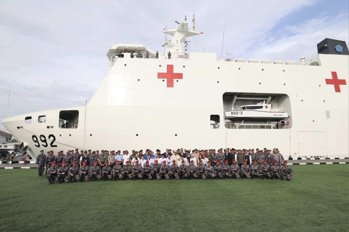 Menhan Prabowo Lepas KRI Radjiman Kirim Bantuan untuk Rakyat Palestina