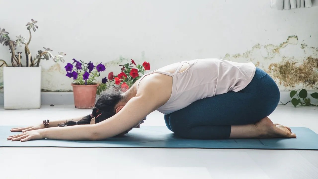 Cara Mempelajari Gerakan Yoga: 8 Tips untuk Pemula