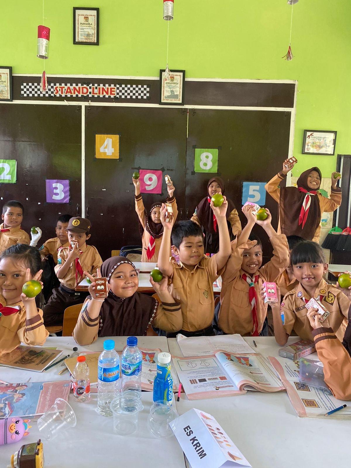 Sosialisasi Pentingnya Mengonsumsi Makanan 4 Sehat 5 Sempurna di SDN Purwodadi 4, Kota Malang