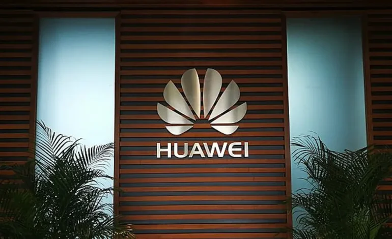 Huawei Kuasai Posisi Teratas Dalam Dunia Ponsel Lipat