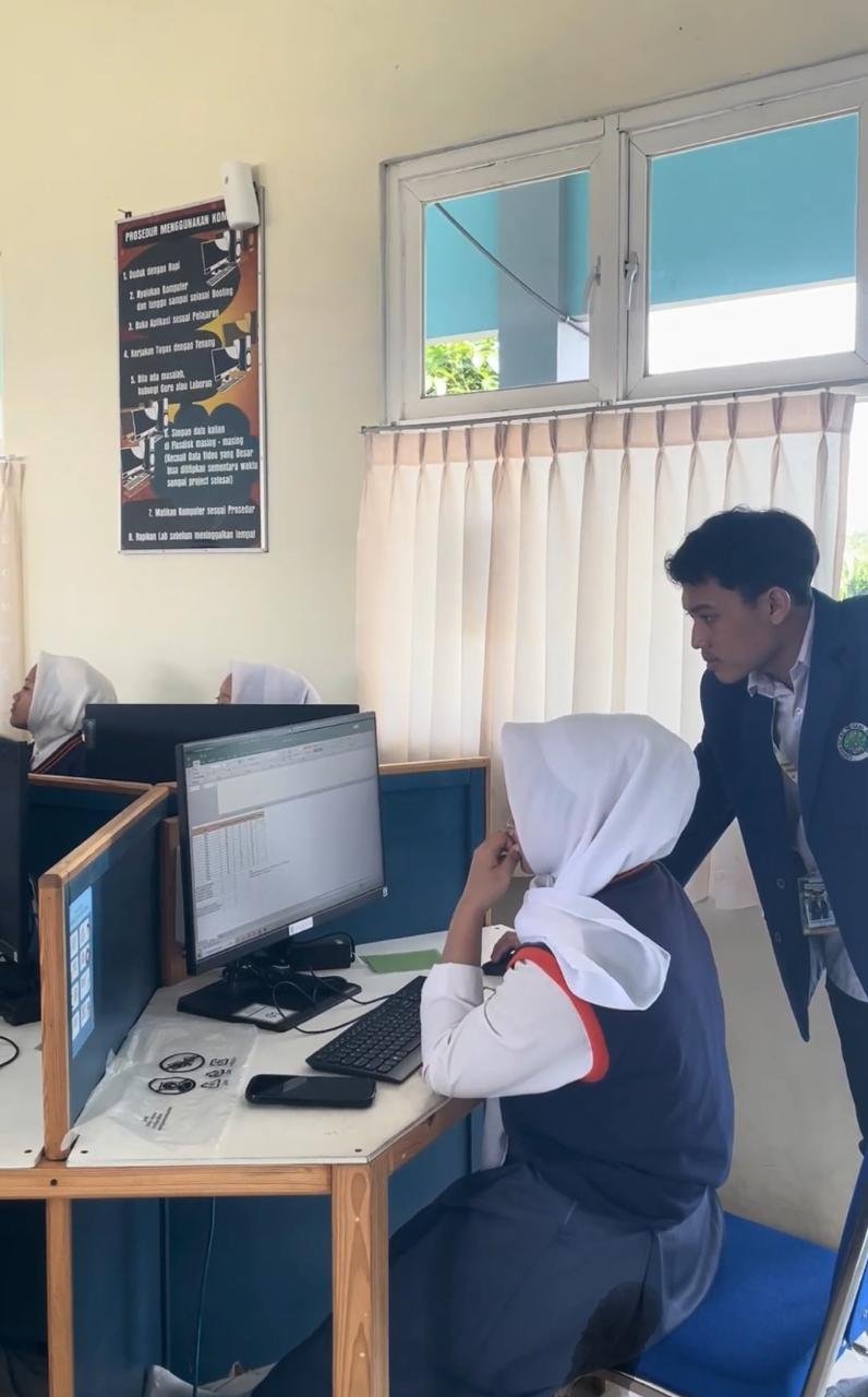 Inovasi Pembelajaran Menggunakan Excel Oleh Mahasiswa Asistensi Mengajar UM di SMK Muhammadiyah 5 Kepanjen